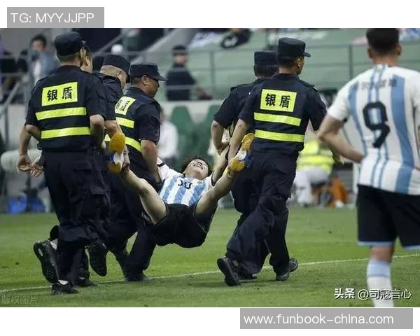 足球场球迷冲场事件频发如何加强球星安全保护与赛事管理措施