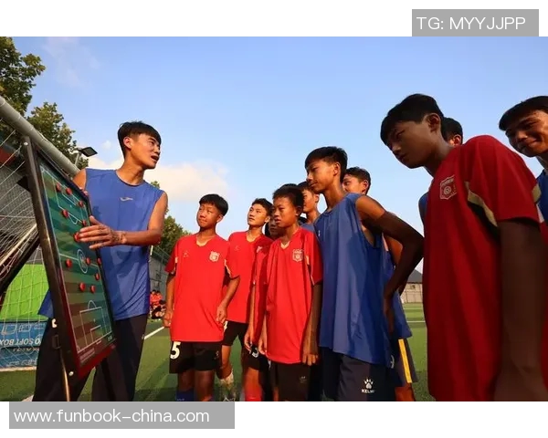 足球明星握手瞬间精彩集锦展现赛场风采与体育精神