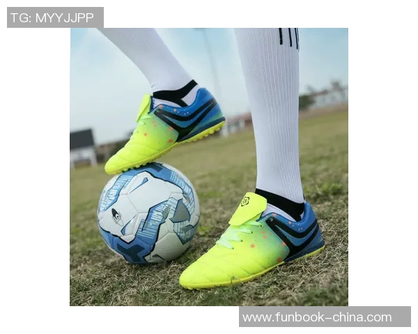 传奇9足球鞋球星上脚展示 助力速度与精准的完美结合