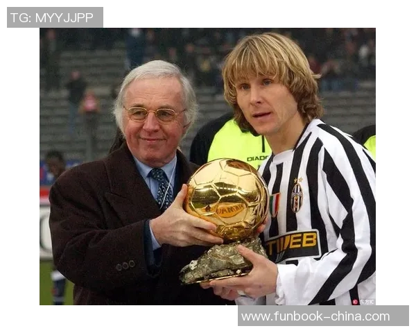 全球足球三大巨星全名单一览精彩回顾及成就对比