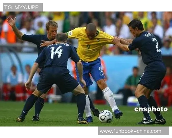 全球足球巨星风云榜:盘点当今足坛最具影响力的球员与传奇人物