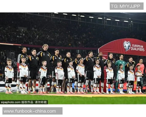 足球传奇传承父子情 同场竞技展现世代荣耀 足球传奇传承父子情 同场竞技展现世代荣耀